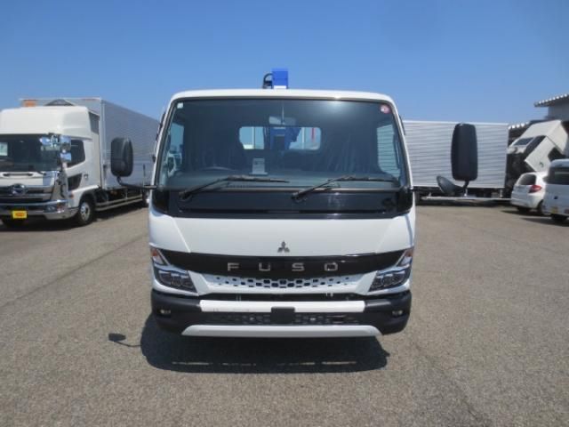MITSUBISHI CANTER 2023