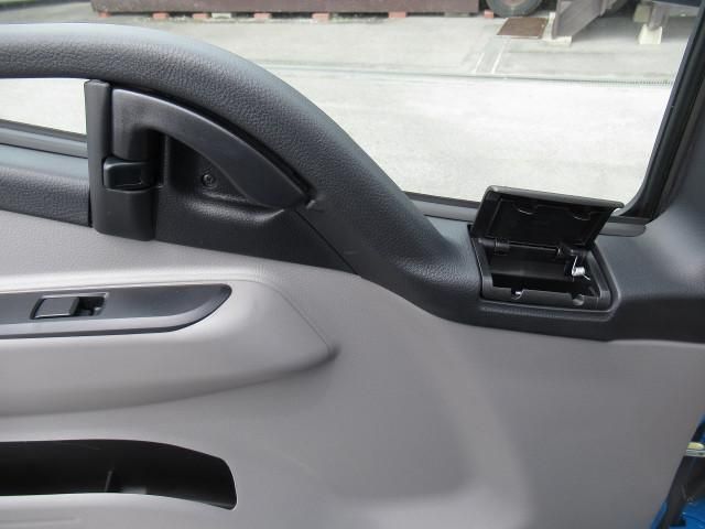 MITSUBISHI CANTER 2023