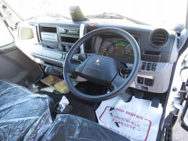 MITSUBISHI CANTER 2023