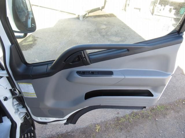 MITSUBISHI CANTER 2023