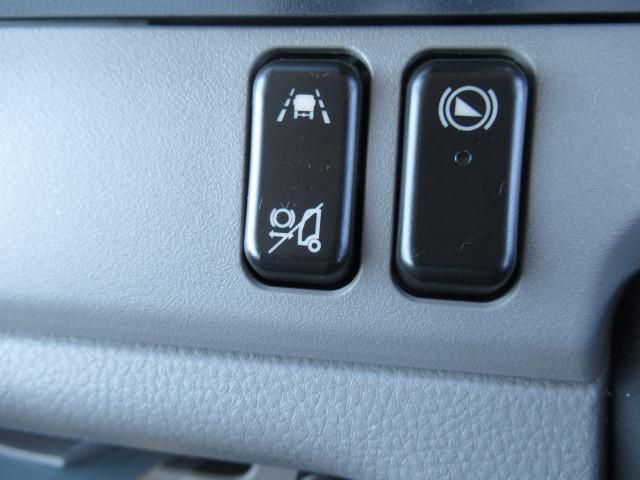 MITSUBISHI CANTER 2023