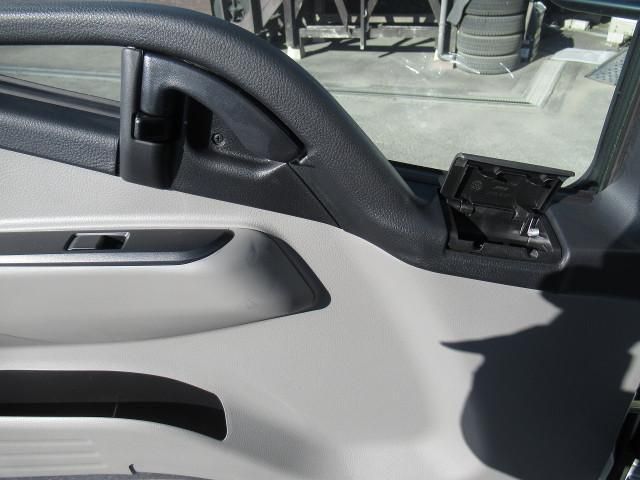 MITSUBISHI CANTER 2023