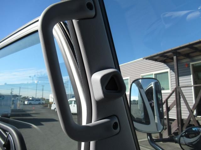 MITSUBISHI CANTER 2023