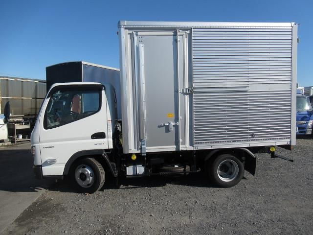 MITSUBISHI CANTER 2023