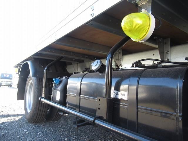 MITSUBISHI CANTER 2023