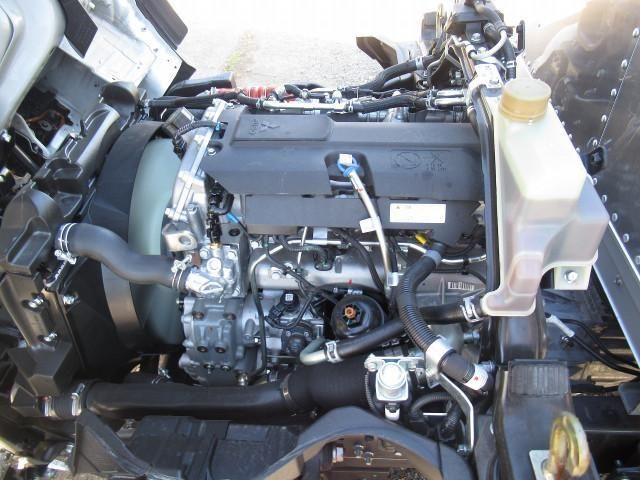 MITSUBISHI CANTER 2023