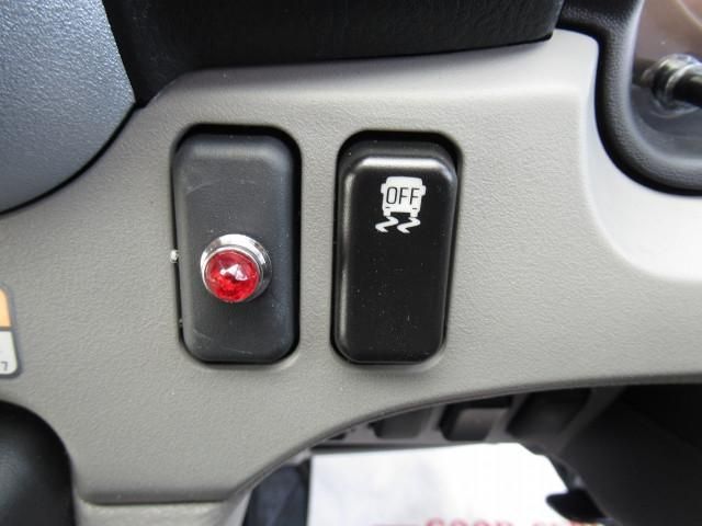 MITSUBISHI CANTER 2023