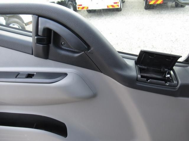 MITSUBISHI CANTER 2023