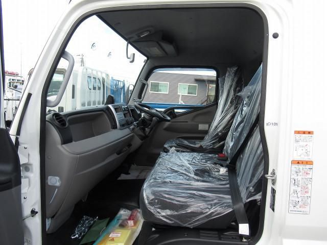MITSUBISHI CANTER 2023