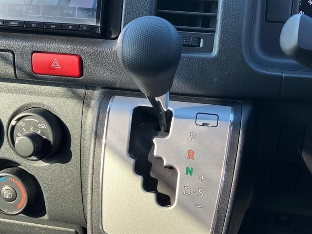 TOYOTA HIACE van 4WD 2019