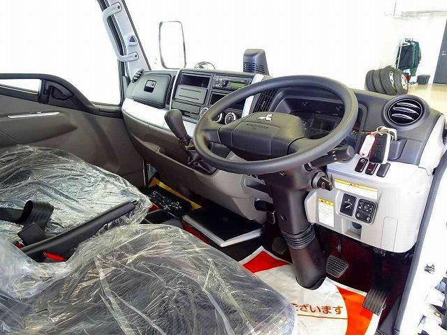 MITSUBISHI CANTER 2024