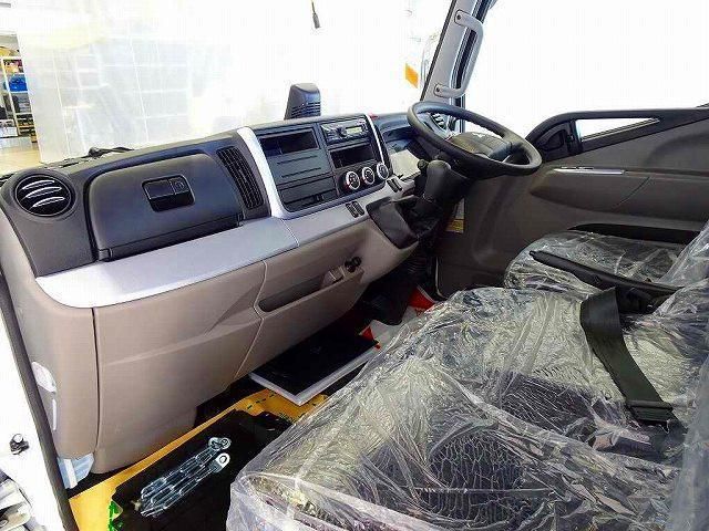 MITSUBISHI CANTER 2024