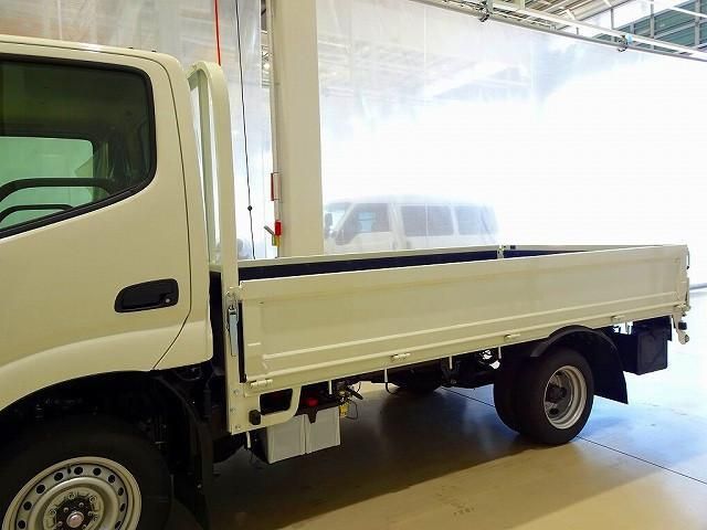 TOYOTA DYNA 2025