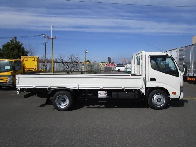 HINO DUTRO 2023