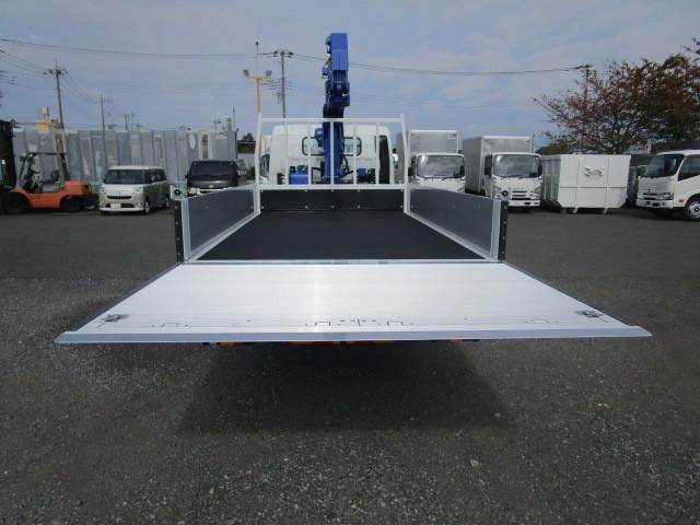 MITSUBISHI CANTER 2023