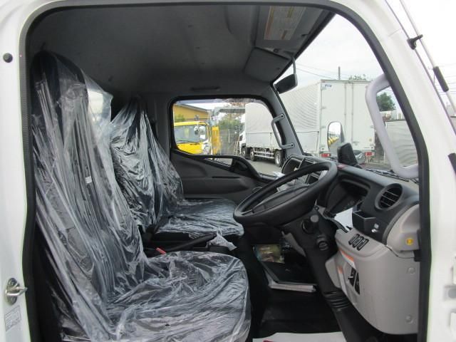 MITSUBISHI CANTER 2023