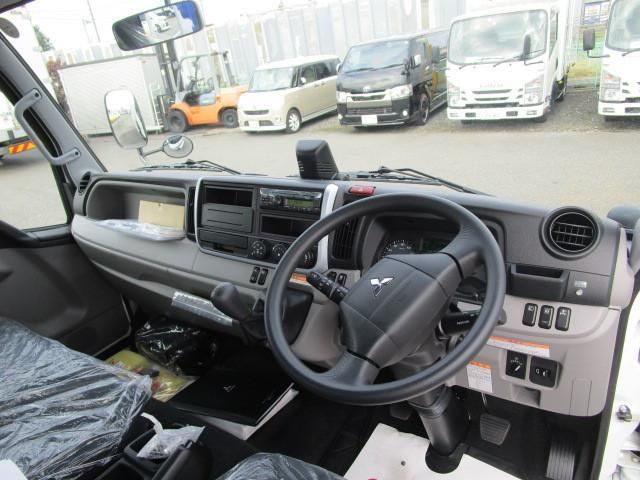 MITSUBISHI CANTER 2023