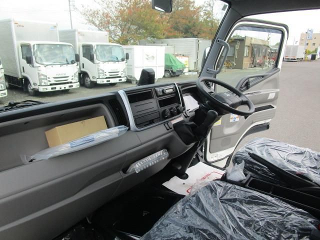 MITSUBISHI CANTER 2023