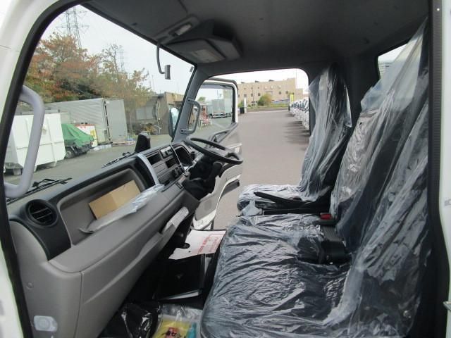 MITSUBISHI CANTER 2023