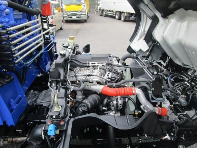 MITSUBISHI CANTER 2023