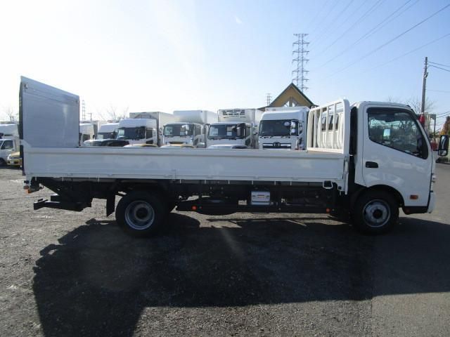HINO DUTRO 2024