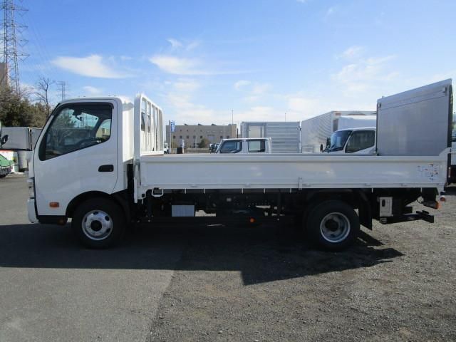 HINO DUTRO 2024
