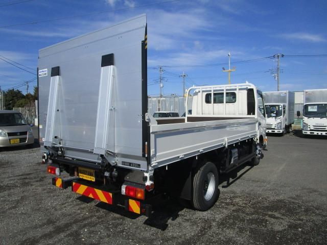 HINO DUTRO 2024