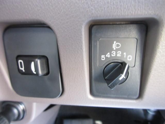 MITSUBISHI CANTER 2025