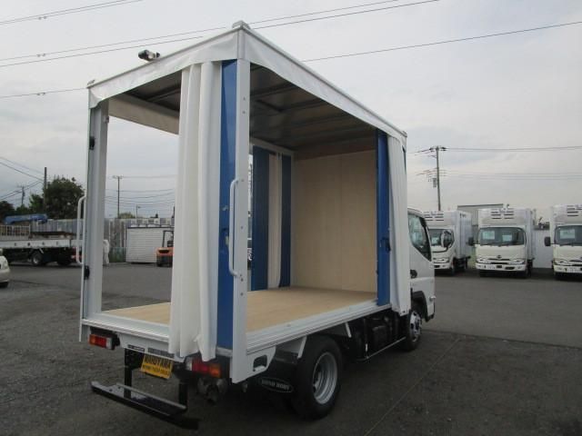 MITSUBISHI CANTER 2025