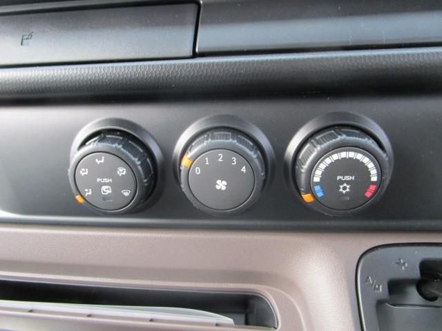 MITSUBISHI CANTER 2025