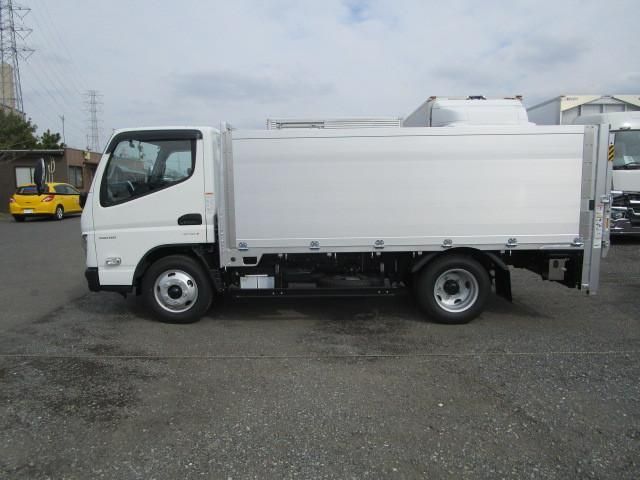 MITSUBISHI CANTER 2025