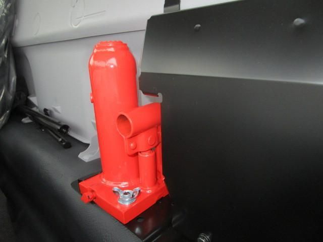 MITSUBISHI CANTER 2025