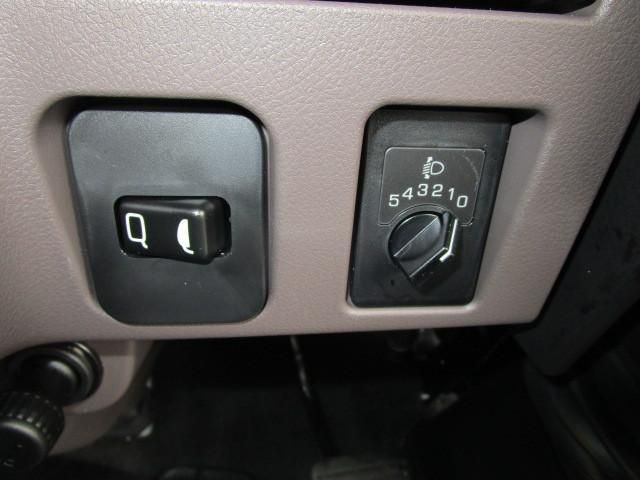 MITSUBISHI CANTER 2025