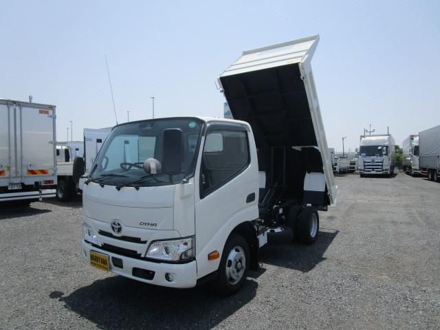 TOYOTA DYNA 2025