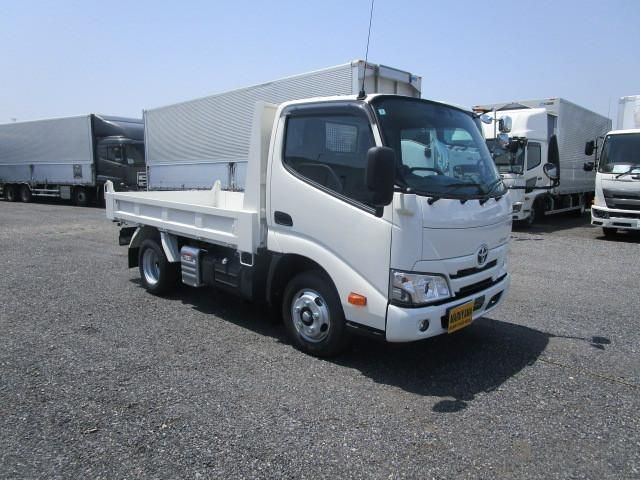 TOYOTA DYNA 2025