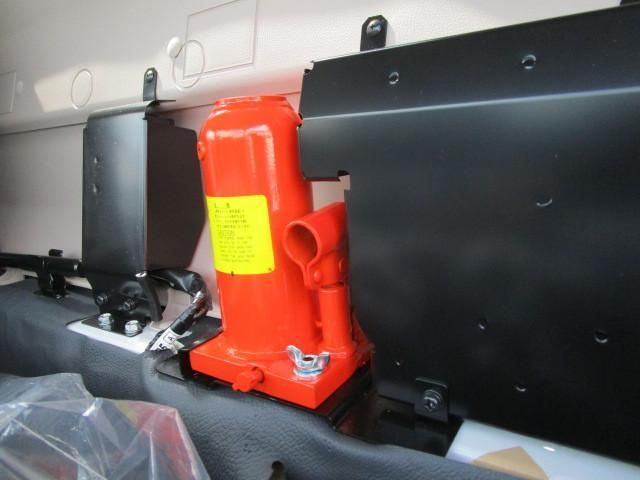 MITSUBISHI CANTER 2024