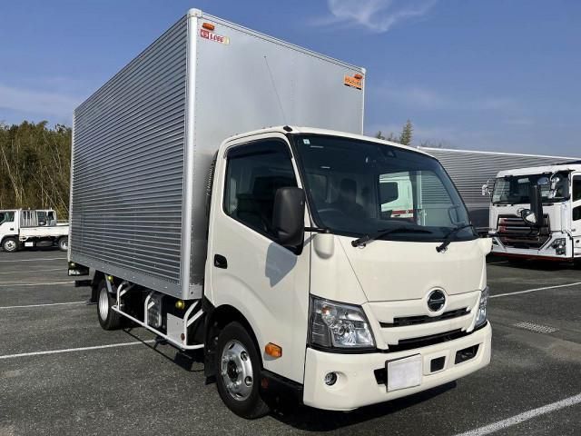 HINO DUTRO 2024