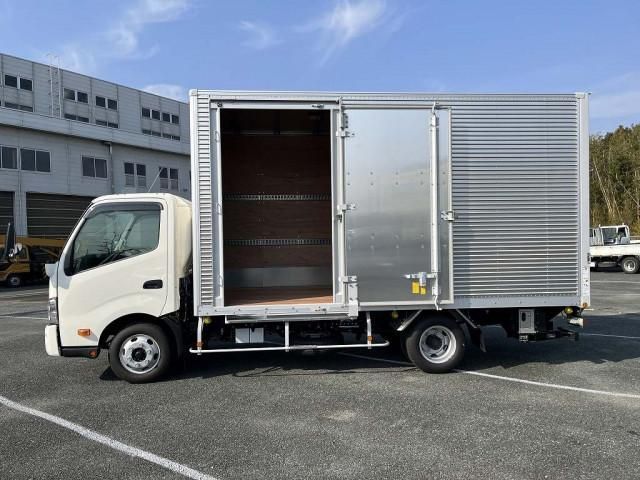 HINO DUTRO 2024