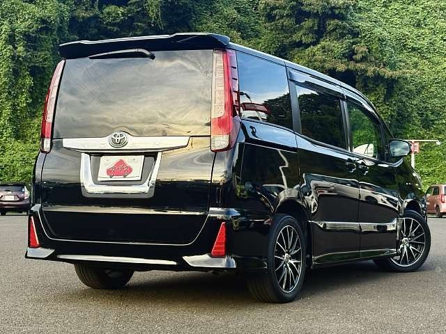 TOYOTA NOAH 2014