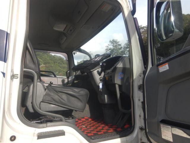 MITSUBISHI FUSOU SUPER GREAT 2015