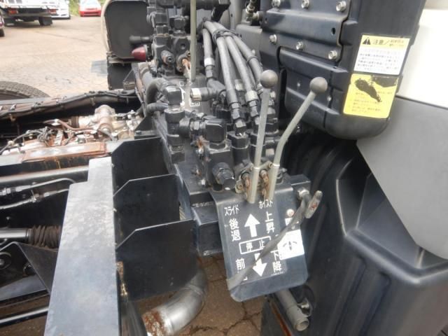 MITSUBISHI FUSOU SUPER GREAT 2015