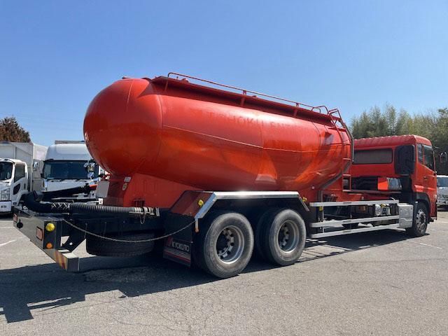 NISSAN DIESEL Quon 2018