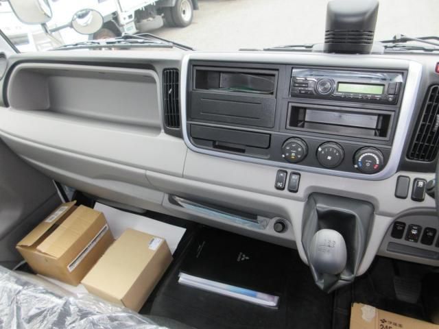 MITSUBISHI CANTER 2023