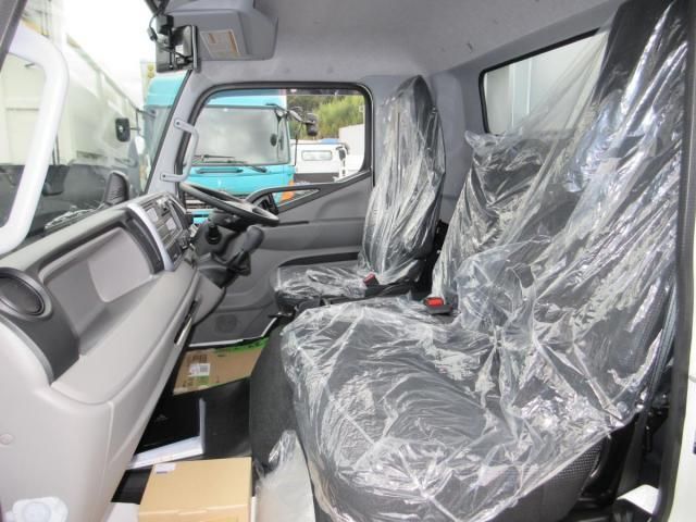 MITSUBISHI CANTER 2023