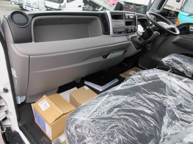 MITSUBISHI CANTER 2023