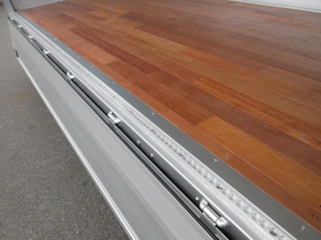 MITSUBISHI CANTER 2023