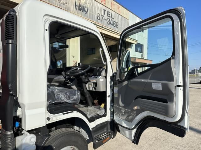 MITSUBISHI CANTER 2024