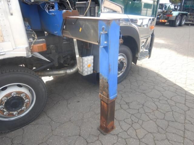 NISSAN DIESEL Quon 2014