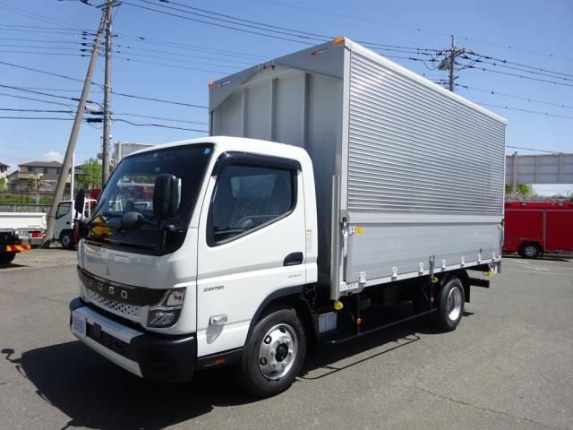 MITSUBISHI CANTER 2023