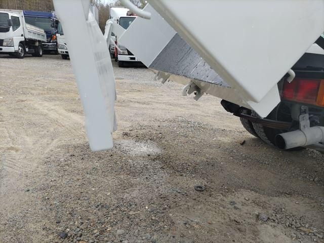 MITSUBISHI CANTER 2005